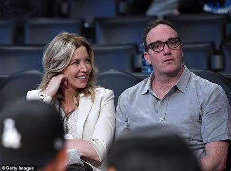 who did jeanie buss marry|Los Angeles Lakers President Jeanie Buss and Comedian Jay Mohr Ar.